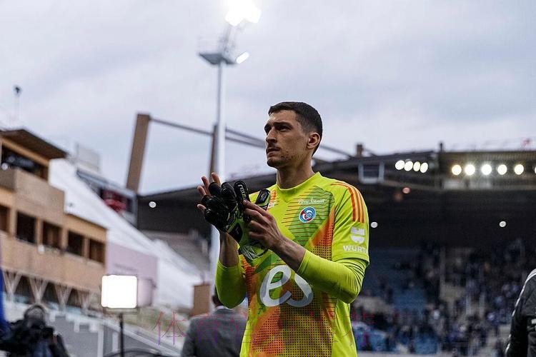 跟队记者:约维奇今夏将离开皇马 他受够了当下处境